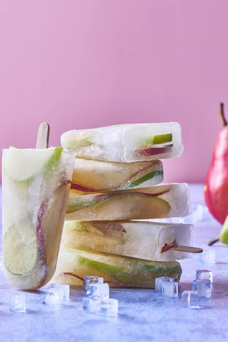 prepara-estas-deliciosas-paletas-heladas-de-pera-y-limon-y-ponle-un-alto-al-calor