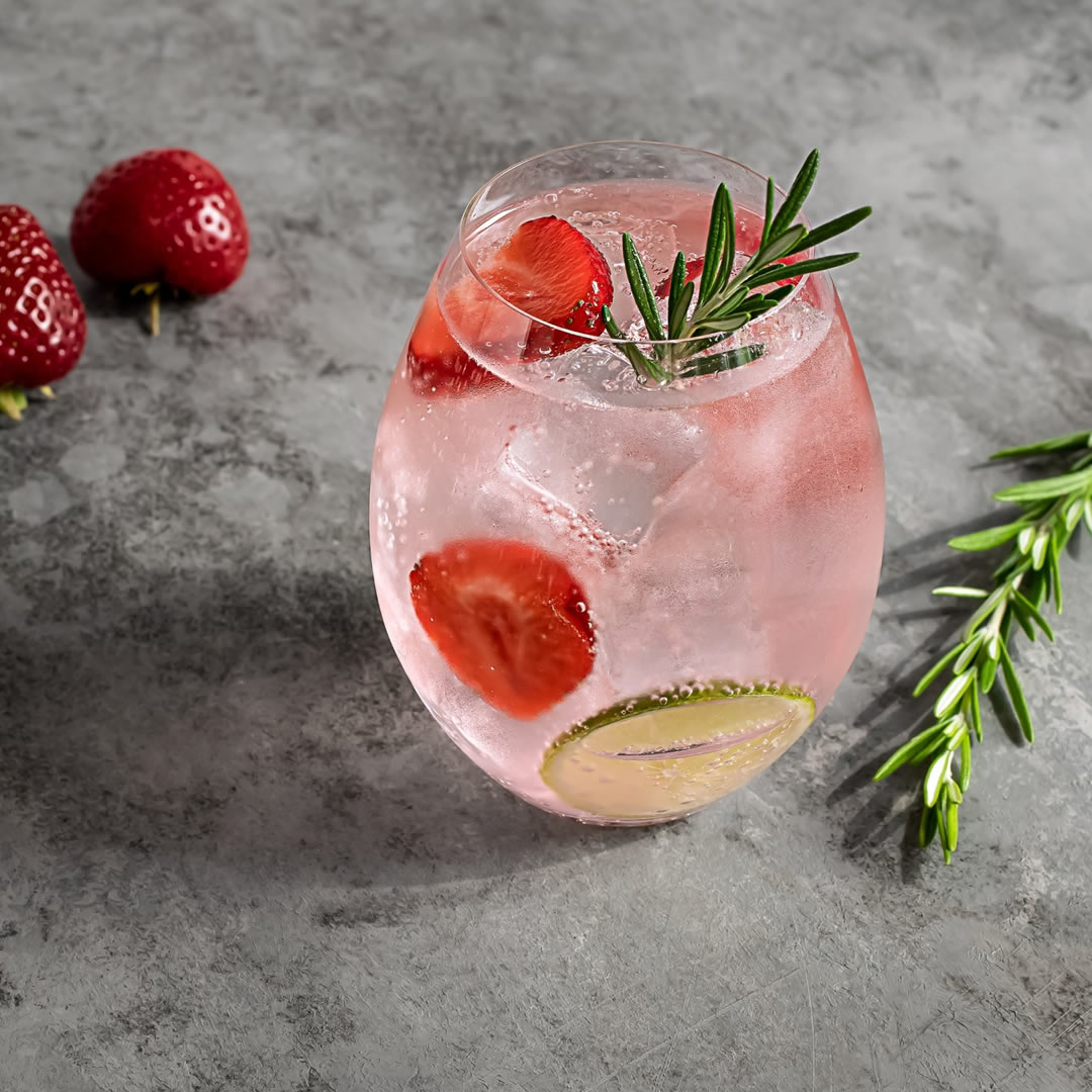 dale-la-bienvenida-al-verano-con-estos-deliciosos-cocteles-de-tes-frutales-y-ginebra