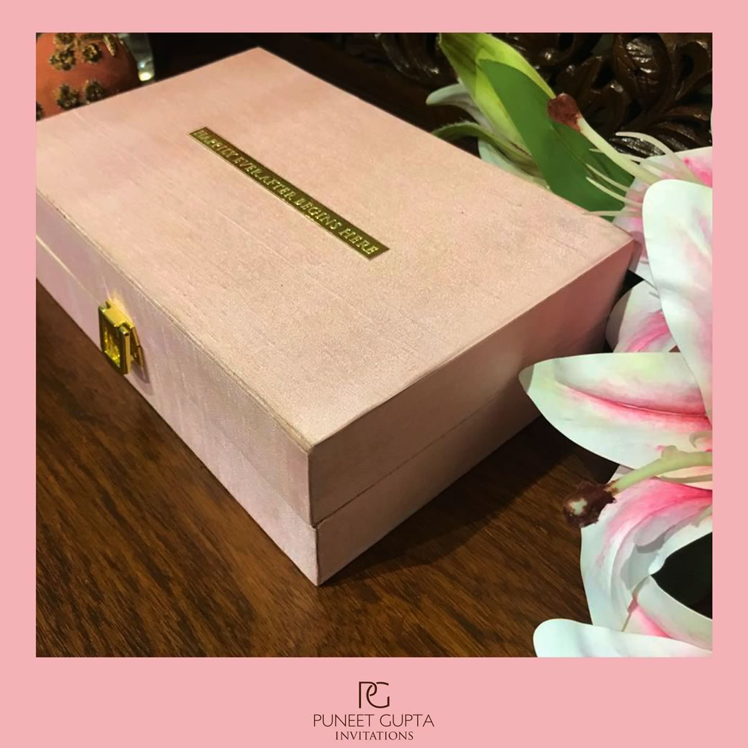 conoce-las-invitaciones-de-boda-de-puneet-gupta-y-enamorate-de-su-estilo