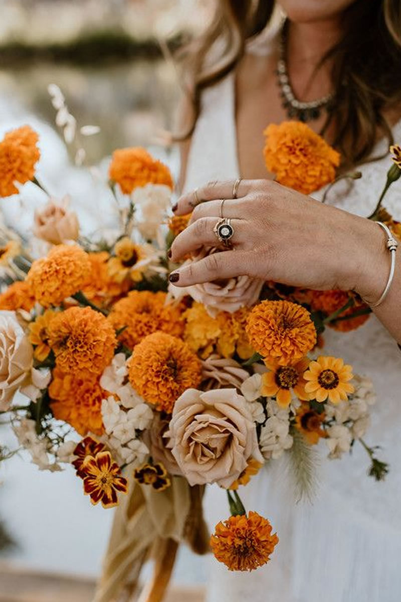 ideas-para-incluir-flores-de-cempasuchil-en-tu-decoracion-de-bodas