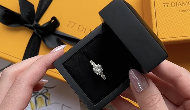 si-me-caso-por-segunda-vez-debo-esperar-que-mi-pareja-me-entregue-un-anillo-de-compromiso