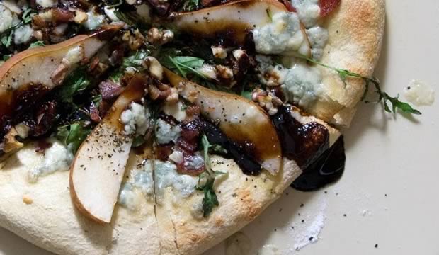 pizza-con-pera-la-combinacion-inesperada-descubrela