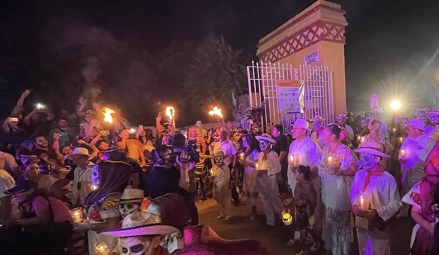 yucatan-se-ilumina-con-el-misticismo-del-paseo-de-las-animas