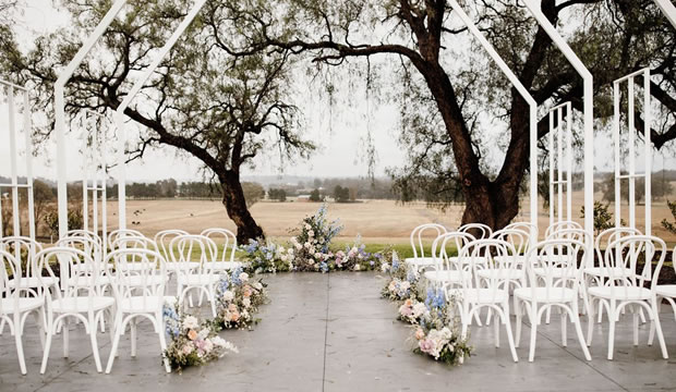 decoracion-de-bodas-moderna-y-minimalista-la-tendencia-nupcial-que-seguira-siendo-favorita-de-2026