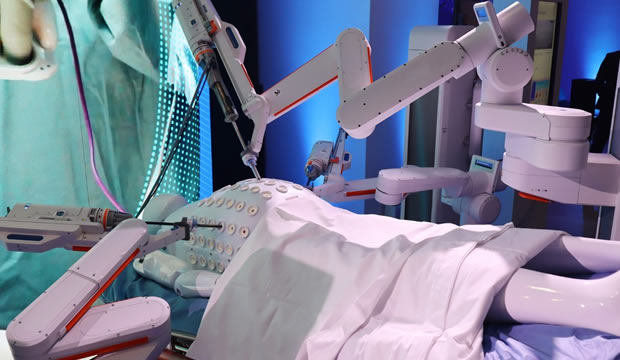 la-precision-robotica-se-une-al-cuidado-de-la-mujer-que-vive-con-diabetes