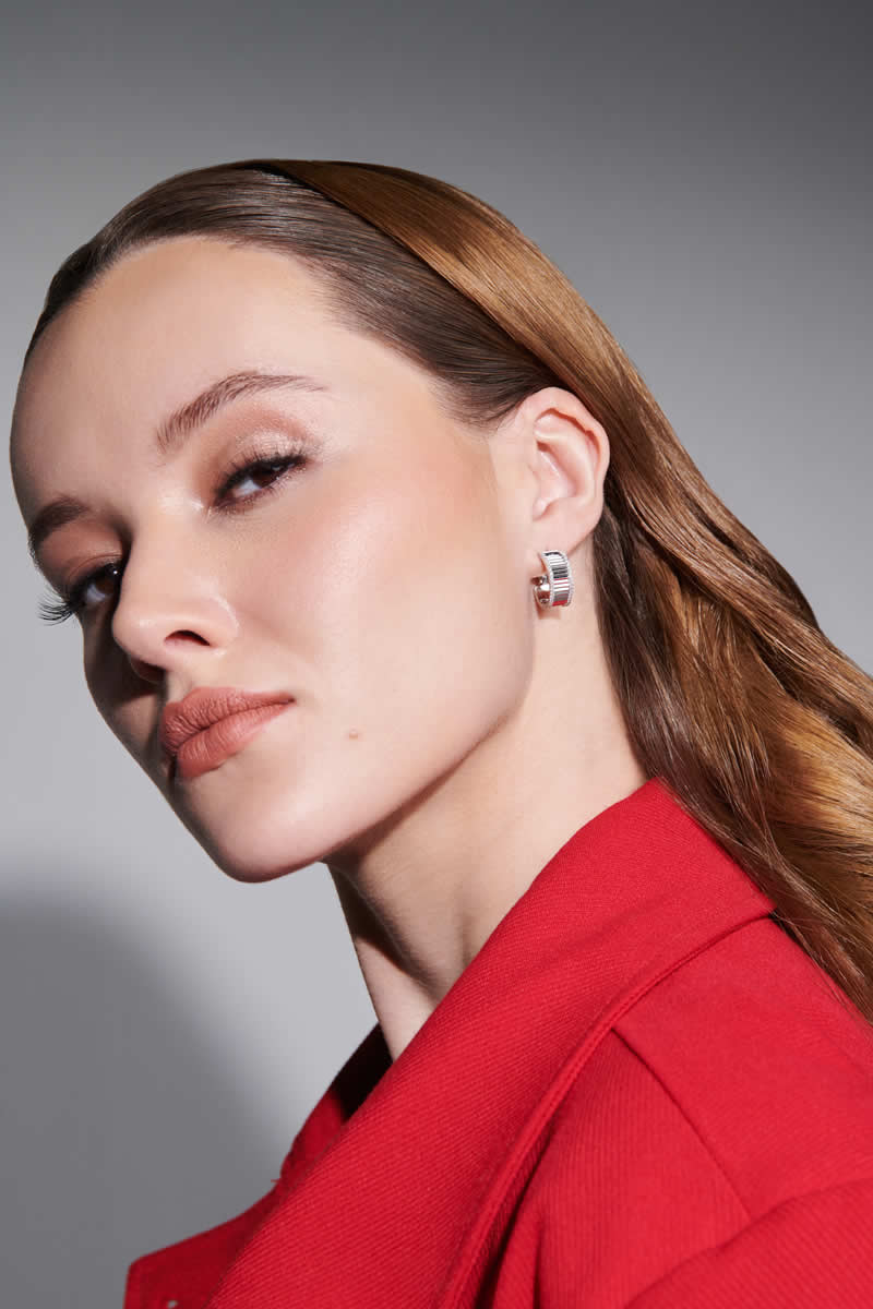 la-elegancia-moderna-de-lumiere-ii-de-la-marquise-sera-tu-mejor-aliada-para-elevar-tus-looks-navidenos-en-esta-temporada