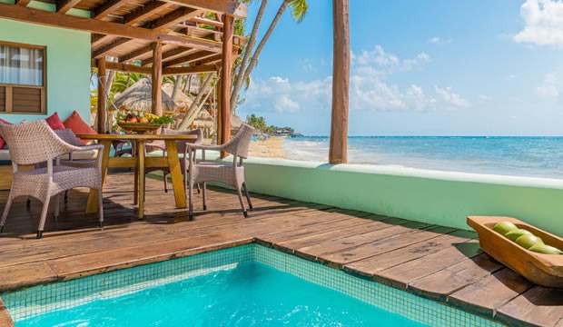 romance-en-mahekal-beach-resort-con-el-caribe-como-testigo-del-amor