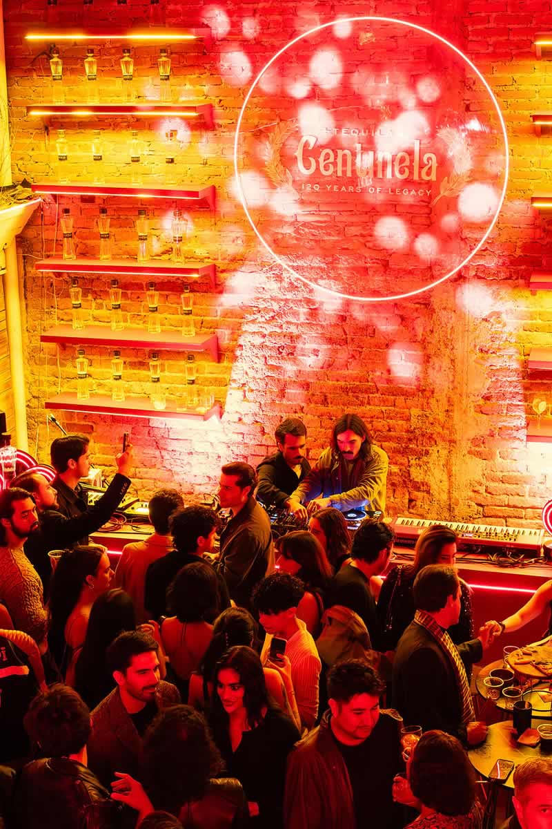 la-casa-centinela-la-intervencion-que-convirtio-a-un-bar-de-la-roma-en-la-experiencia-de-marca-mas-relevante-del-ano