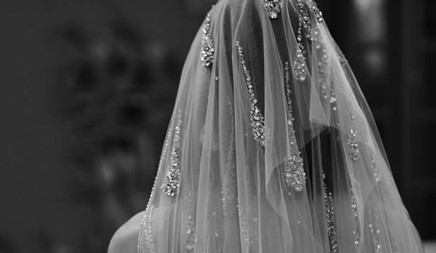 velos-celestiales-una-tendencia-liquida-brillante-y-sofisticada