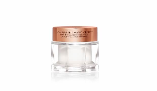 charlotte-tilbury-presenta-su-nueva-magic-cream-moisturizer-con-acido-hialuronico