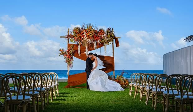 los-suenos-se-hacen-realidad-planea-una-boda-encantadora-con-el-amor-de-tu-vida-en-hilton-cancun-mar-caribe-all-inclusive-resort